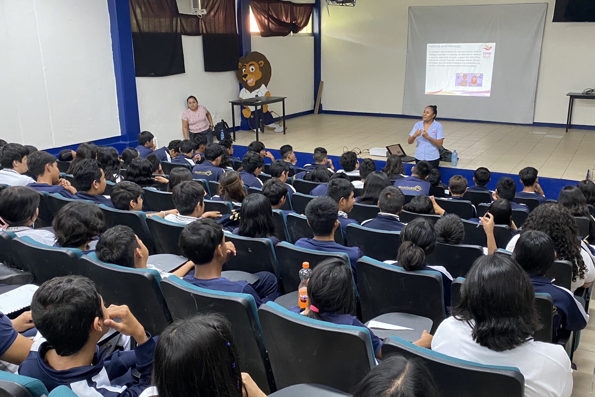 IMPARTEN TALLER DE PREVENCIÓN DE TIPOS DE VIOLENCIA A JÓVENES DE BACHILLERATO EN TLALTIZAPÁN